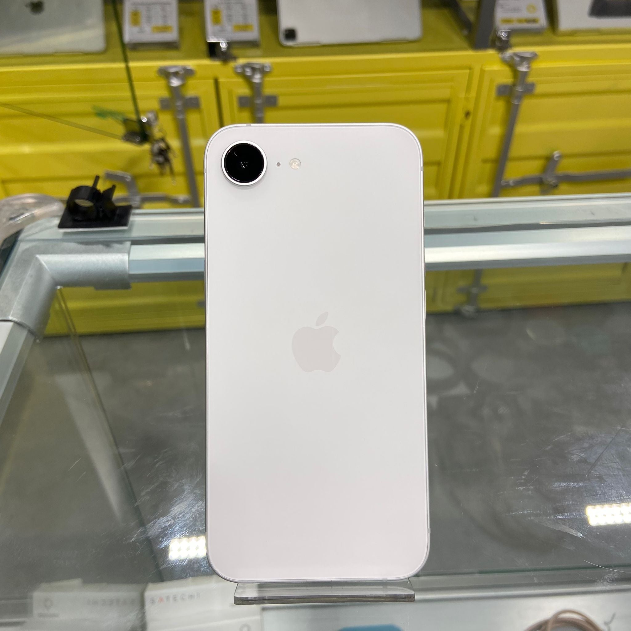 (中古手機) iPhone 16E 256GB (白色鈦金屬)