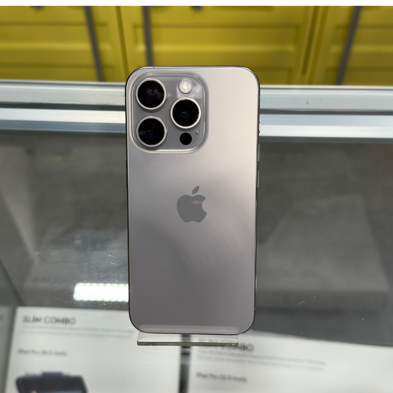 (中古手機) iPhone 15 Pro 256GB 原色鈦金屬色