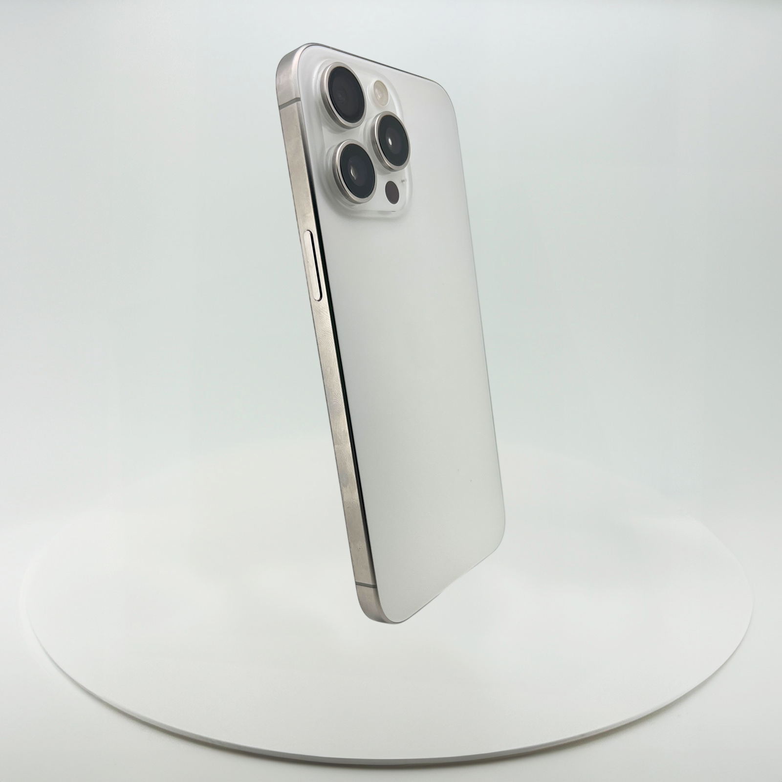 (中古手機) iPhone 15 Pro Max 256GB 白色鈦金屬