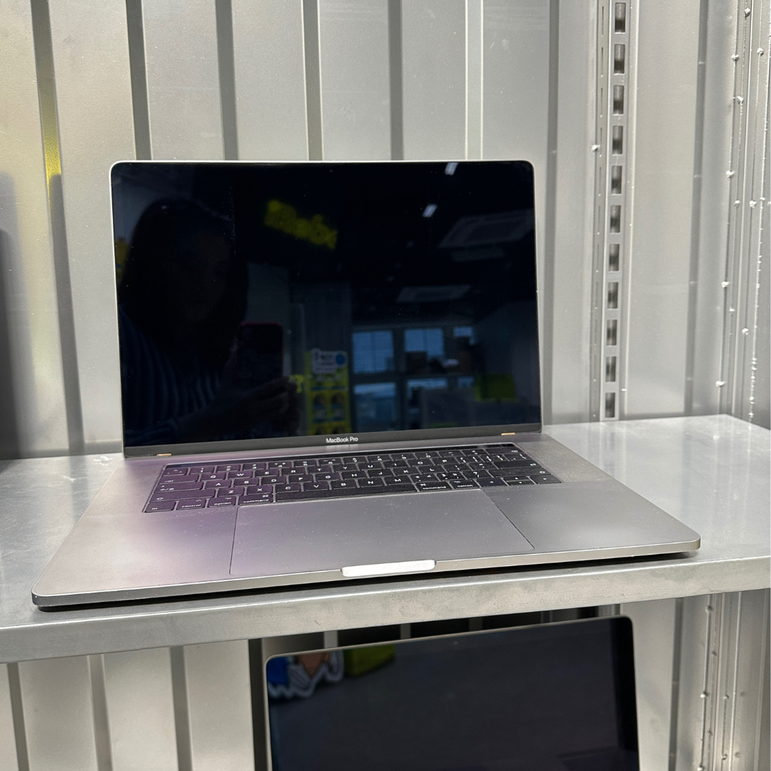 (ISWA400077) 中古MacBookPro/2019/i9-2.3GHz/16GB/512GB/560X