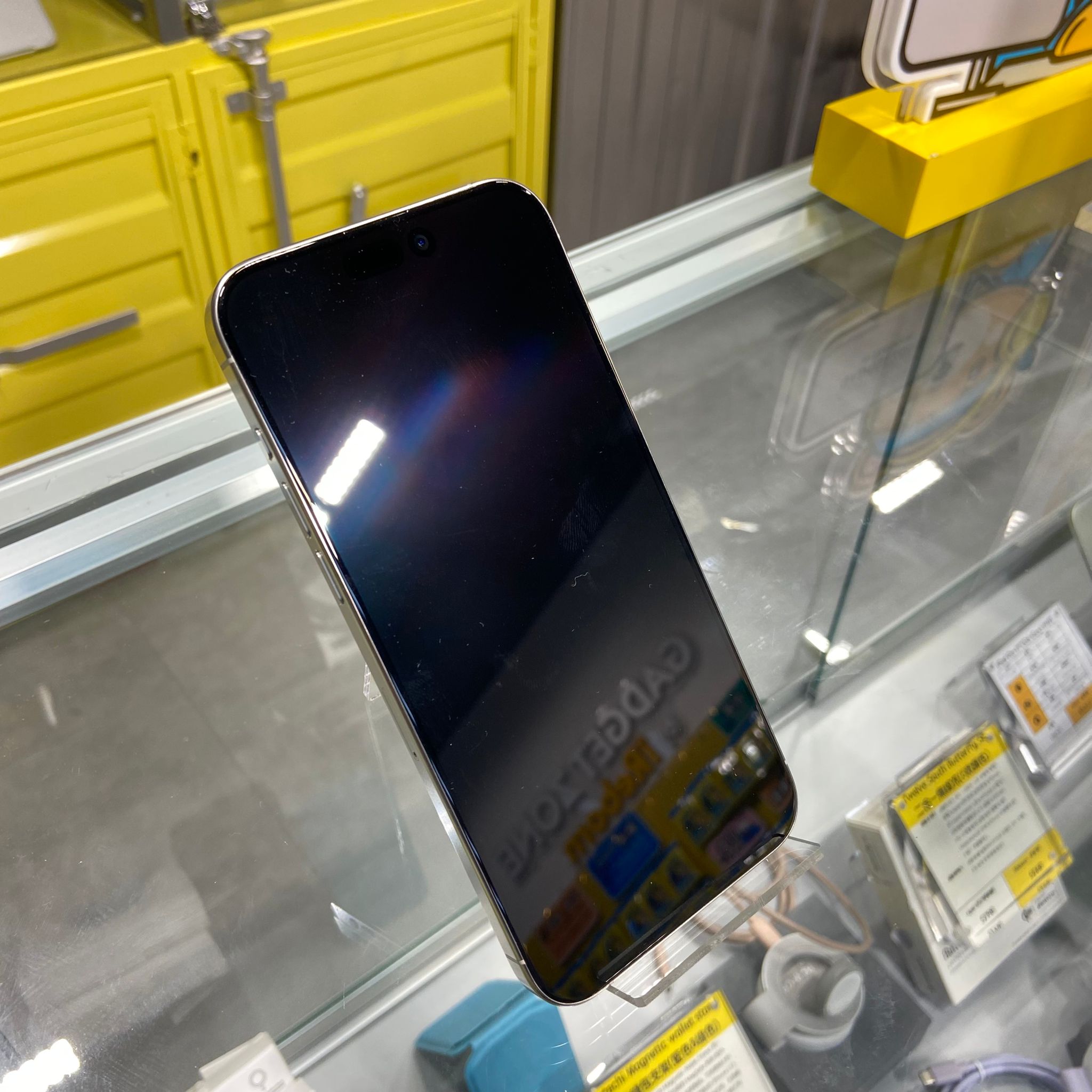 (中古手機) iPhone 15 Pro Max 256GB (白色鈦金屬)