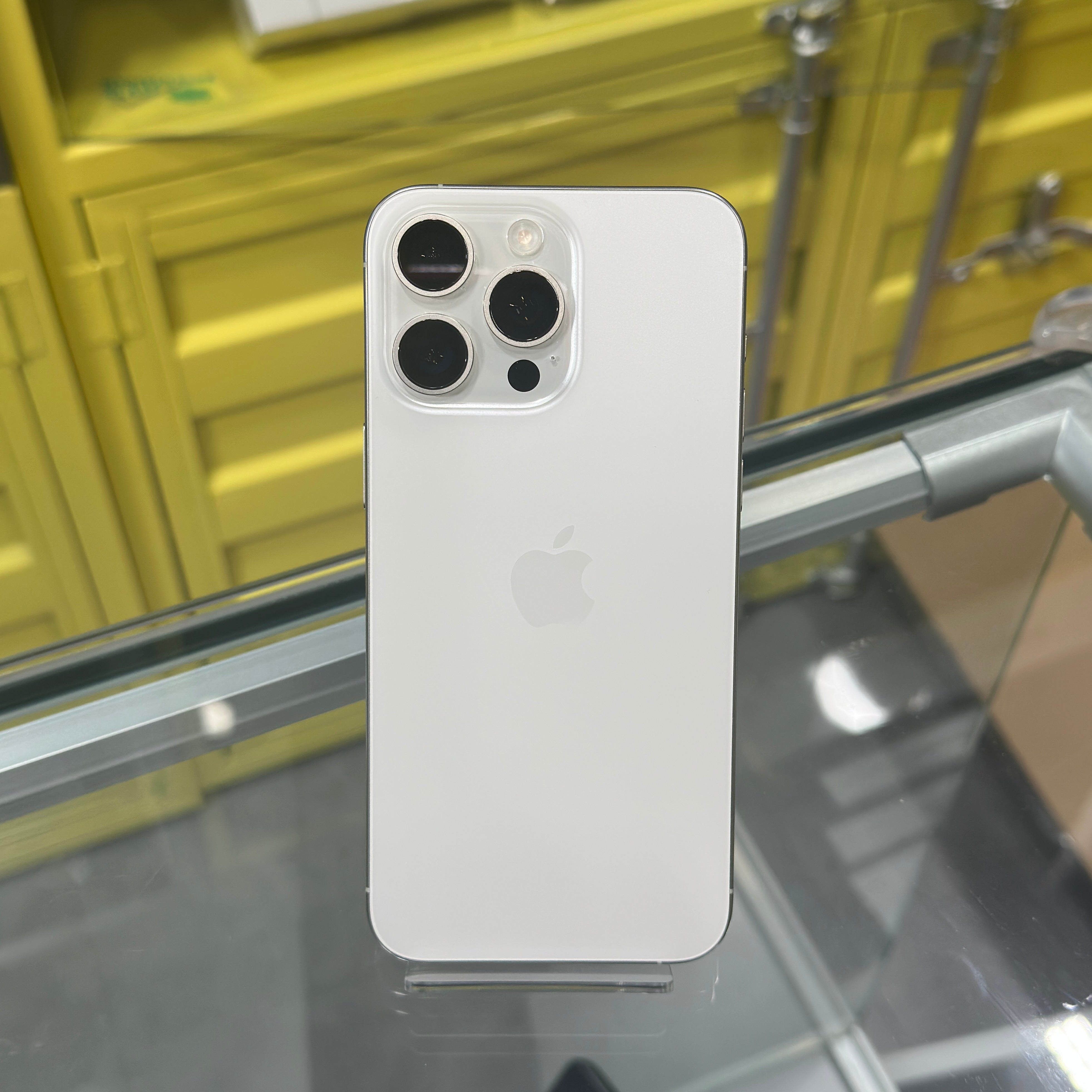 (中古手機) iPhone 15 Pro Max 256GB 白色鈦金屬色