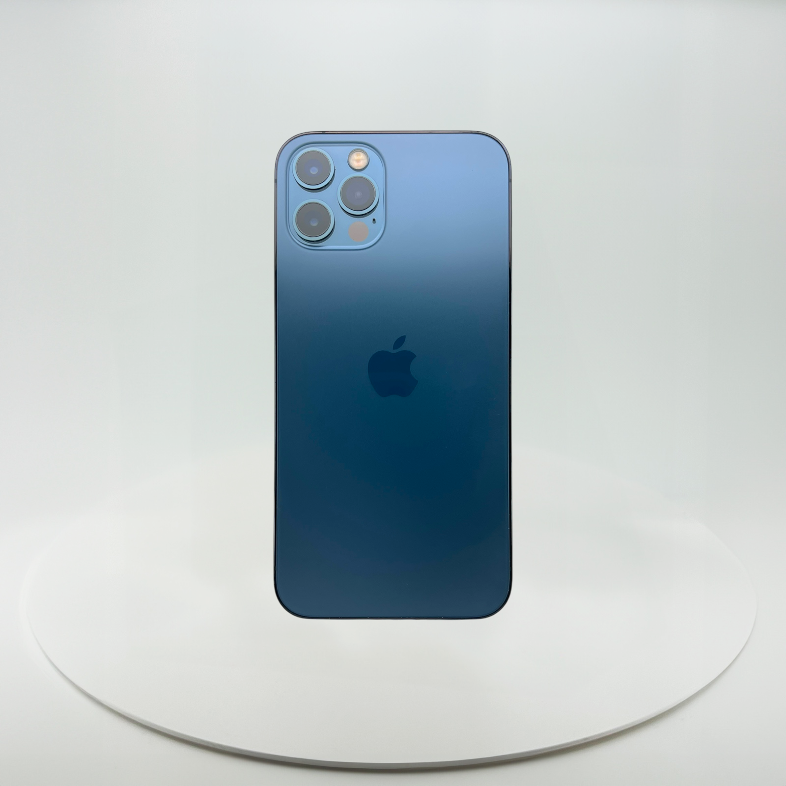 (中古手機) iPhone 12 Pro 256GB 太平洋藍色，iReborn香港精選中古iPhone平台，提供iPhone 8至14 Pro Max多款型號，價格由$899起，支持免費預留及到店驗貨服務，享受安全購物體驗