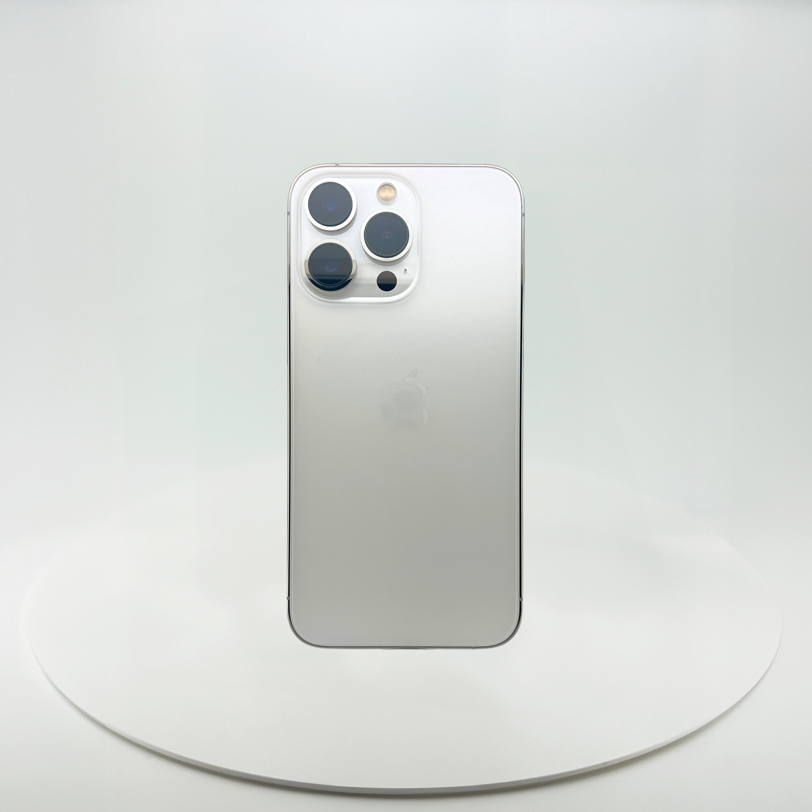 (中古手機) iPhone 13 Pro 256GB 銀色，iReborn香港精選中古iPhone平台，提供iPhone 8至14 Pro Max多款型號，價格由$899起，支持免費預留及到店驗貨服務，享受安全購物體驗
