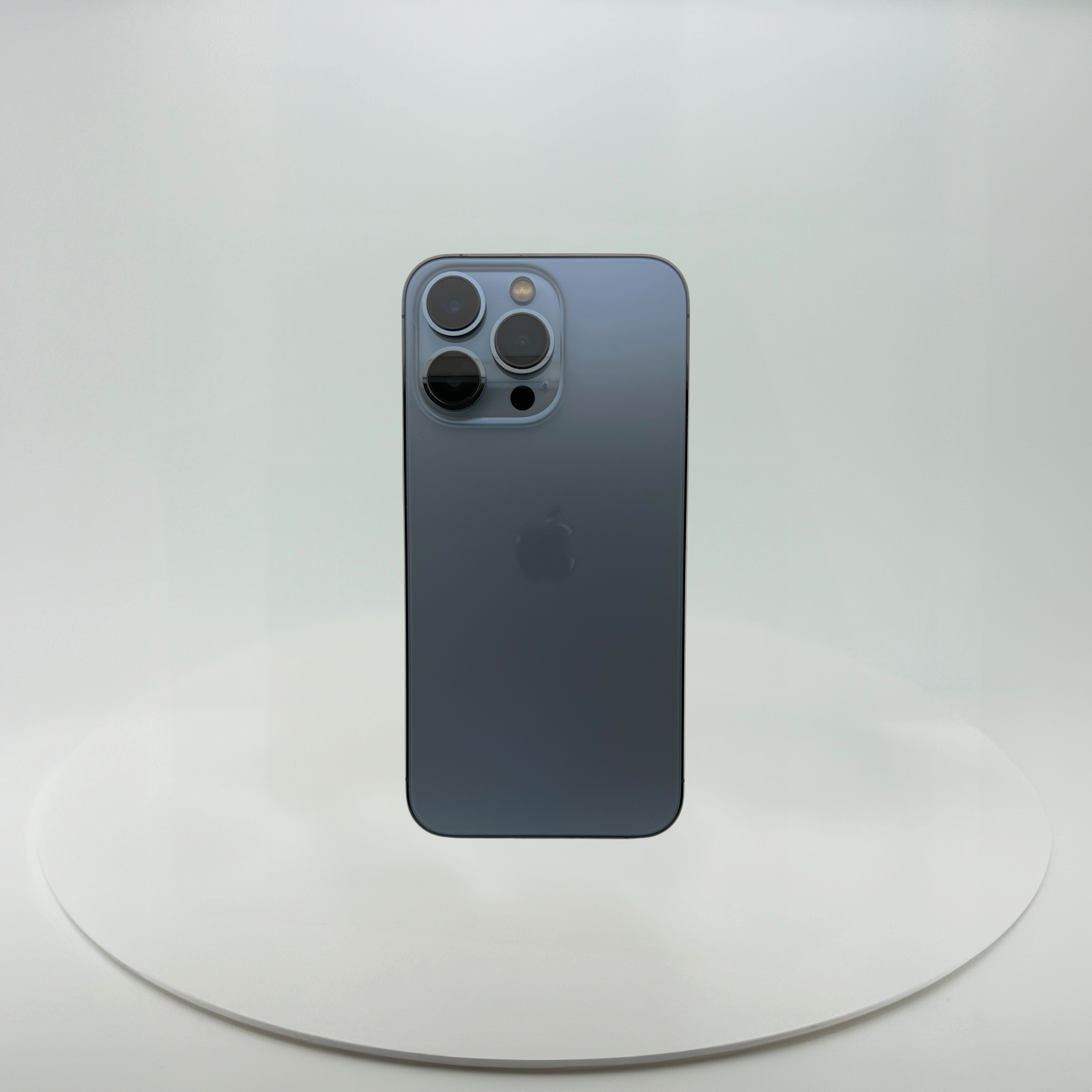 (中古手機) iPhone 13 Pro 256GB 天峰藍色，iReborn香港精選中古iPhone平台，提供iPhone 8至14 Pro Max多款型號，價格由$899起，支持免費預留及到店驗貨服務，享受安全購物體驗