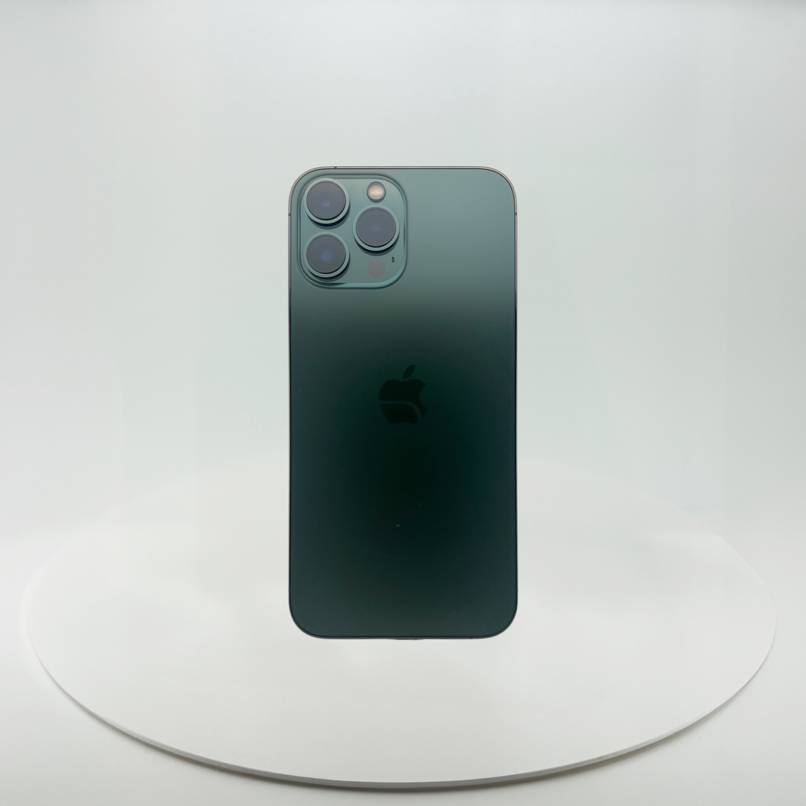 (中古手機) iPhone 13 Pro Max 256GB 松嶺綠色，iReborn香港精選中古iPhone平台，提供iPhone 8至14 Pro Max多款型號，價格由$899起，支持免費預留及到店驗貨服務，享受安全購物體驗