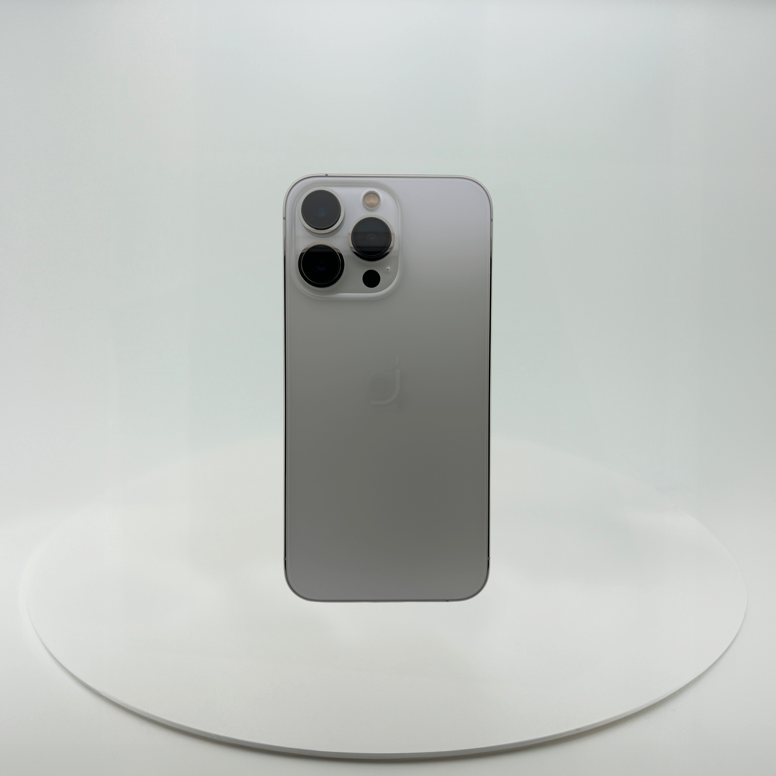 (中古手機) iPhone 13 Pro 256GB 銀色，iReborn香港精選中古iPhone平台，提供iPhone 8至14 Pro Max多款型號，價格由$899起，支持免費預留及到店驗貨服務，享受安全購物體驗