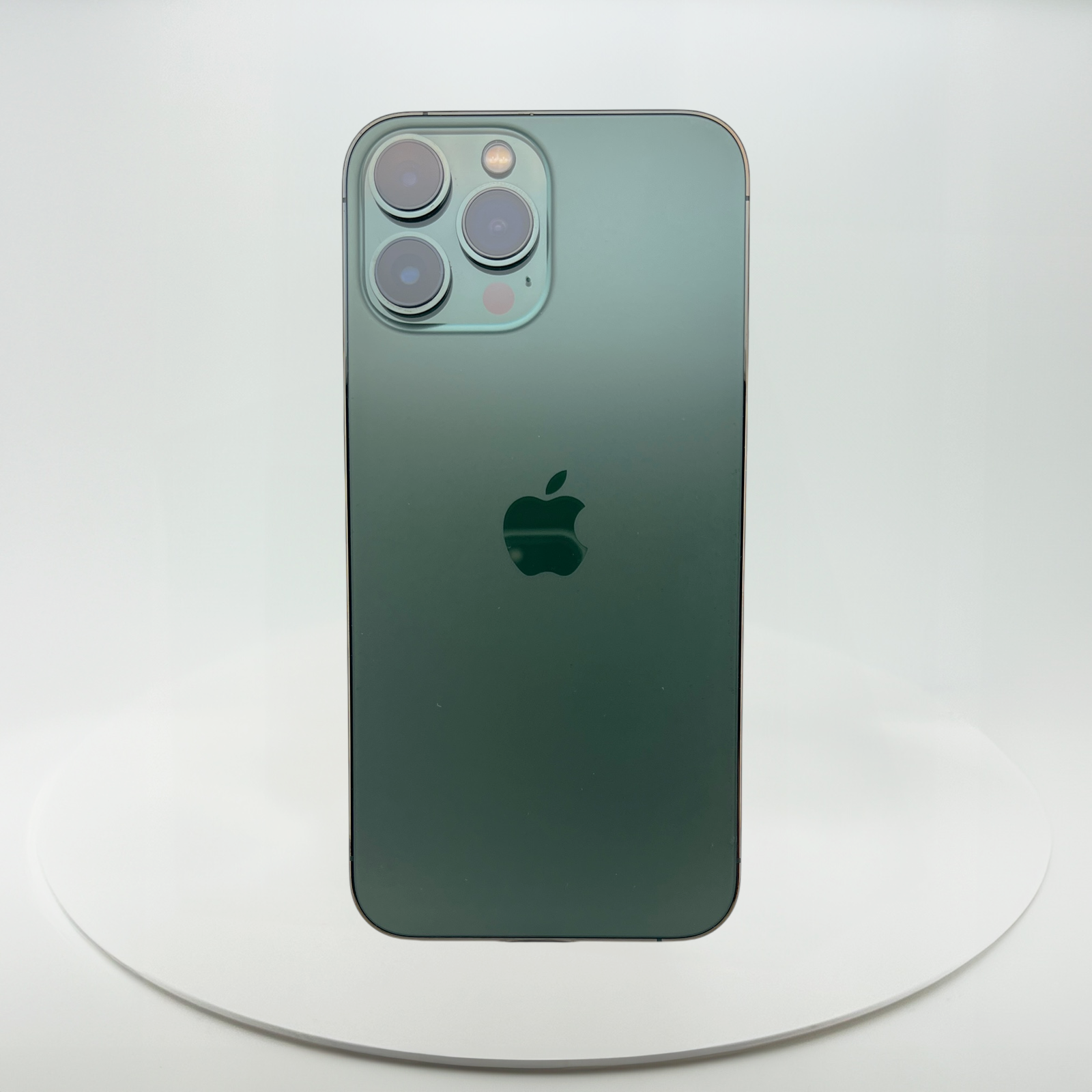 (中古手機) iPhone 13 Pro Max 256GB 松嶺綠色，iReborn香港精選中古iPhone平台，提供iPhone 8至14 Pro Max多款型號，價格由$899起，支持免費預留及到店驗貨服務，享受安全購物體驗