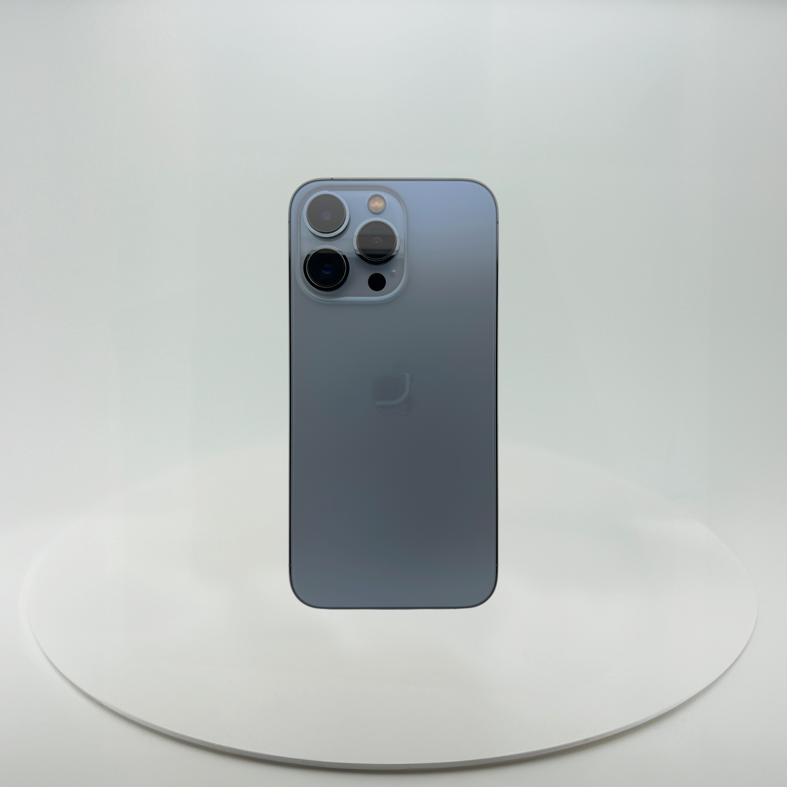 (中古手機) iPhone 13 Pro 256GB 天峰藍色，iReborn香港精選中古iPhone平台，提供iPhone 8至14 Pro Max多款型號，價格由$899起，支持免費預留及到店驗貨服務，享受安全購物體驗