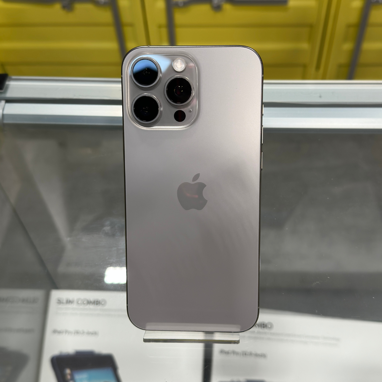 (中古手機) iPhone 15 Pro Max 256GB 原色鈦金屬色