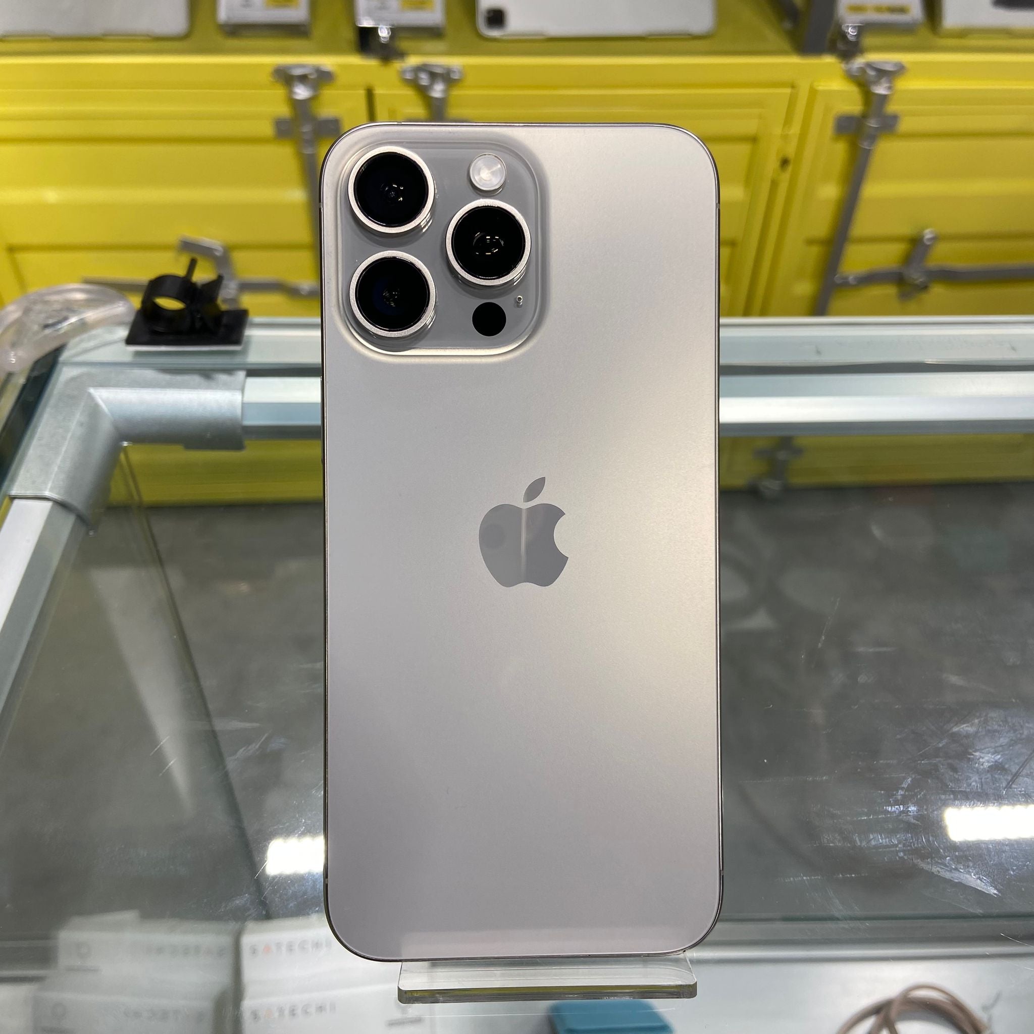 (中古手機)  iPhone 15 Pro Max  256GB (原色鈦金屬)