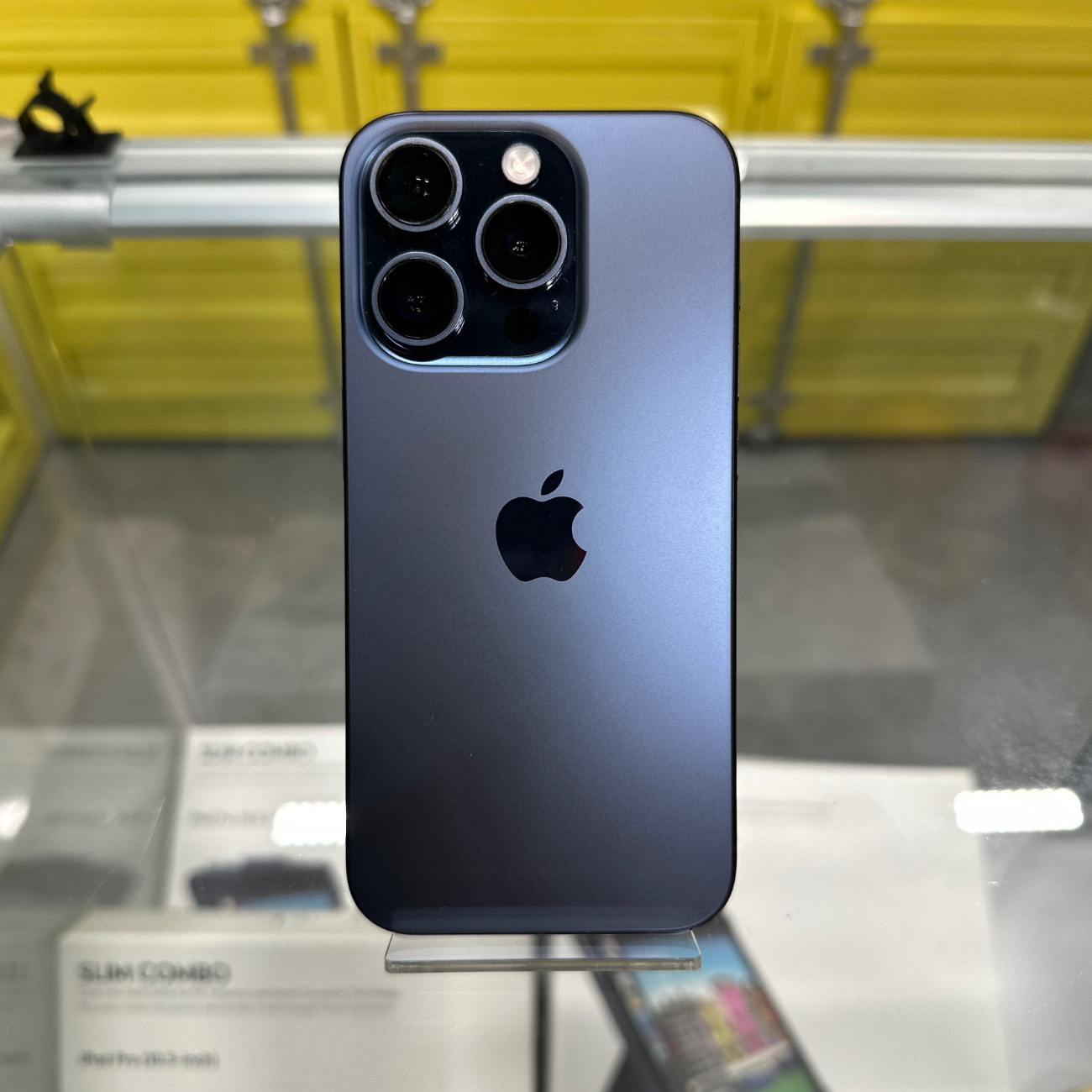 (中古手機) iPhone 15 Pro 256GB 藍色鈦金屬