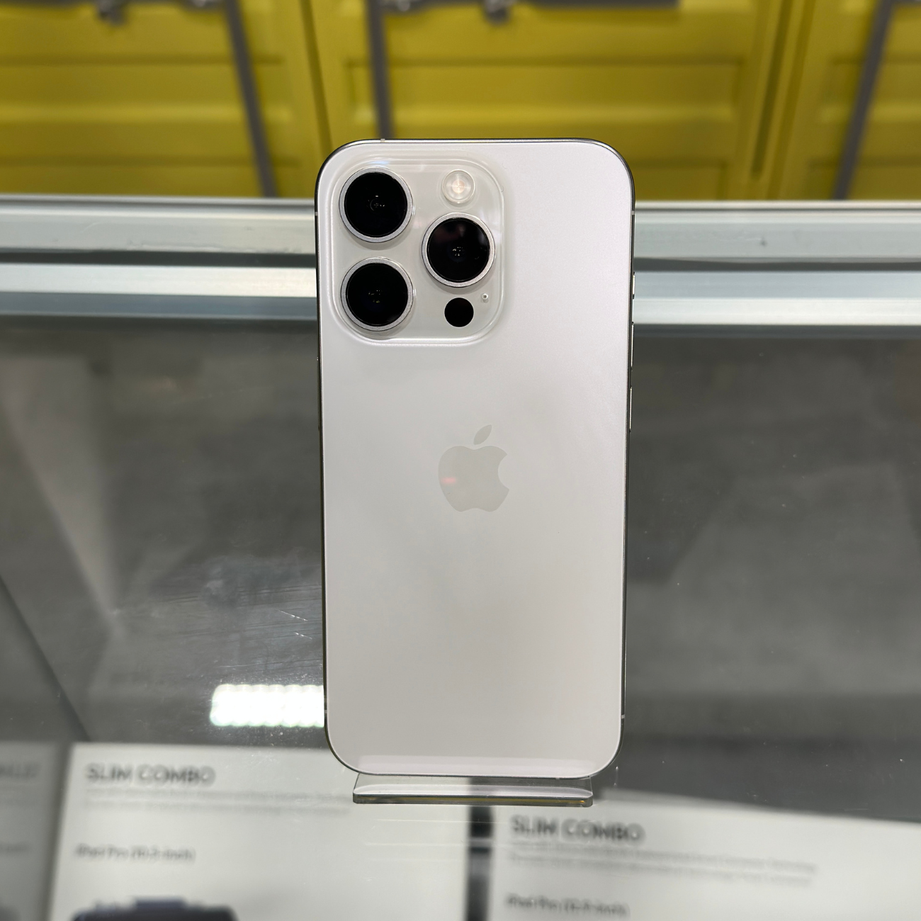 (中古手機) iPhone 15 Pro 256GB 白色鈦金屬