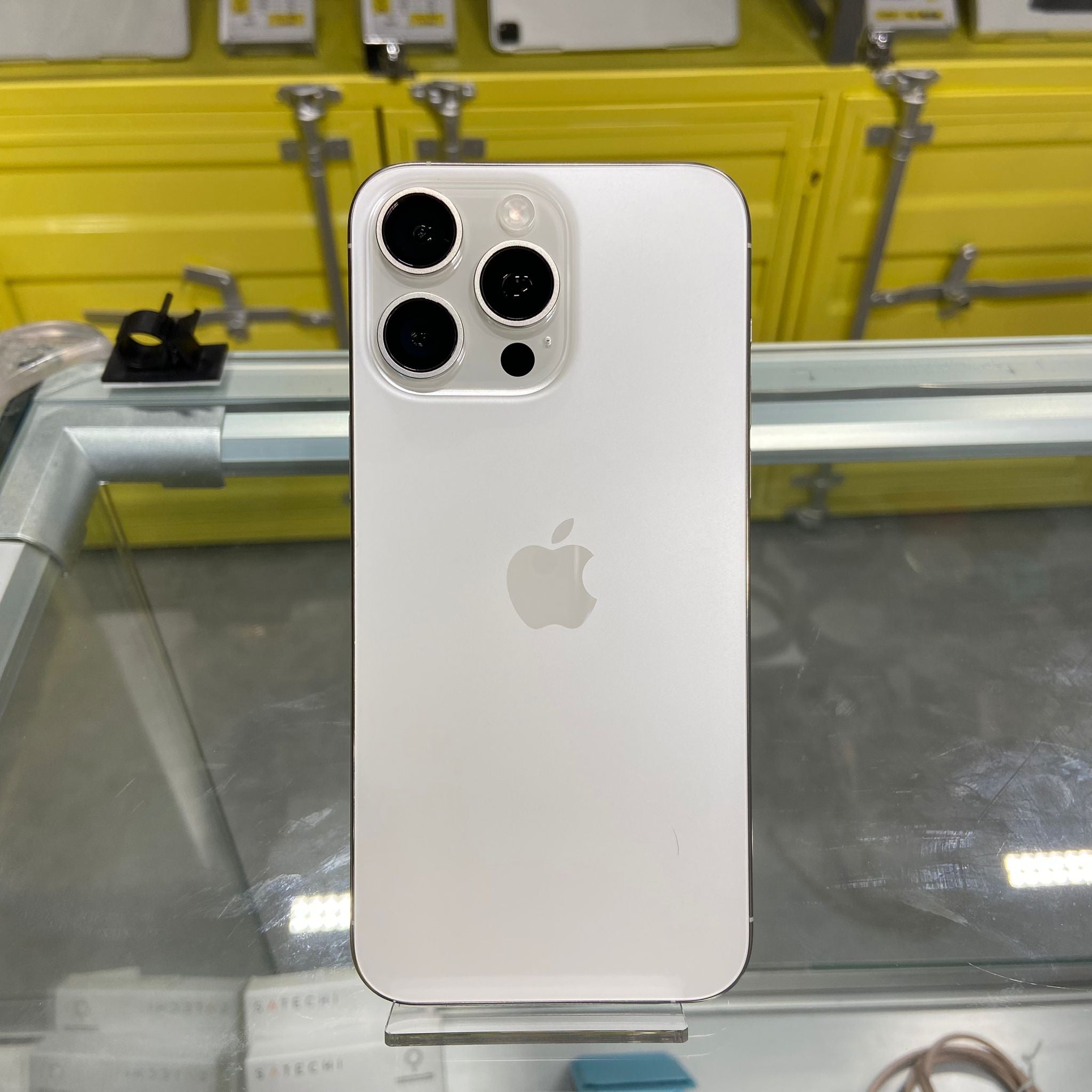 (中古手機)  iPhone 15 Pro Max  256GB (白色鈦金屬)