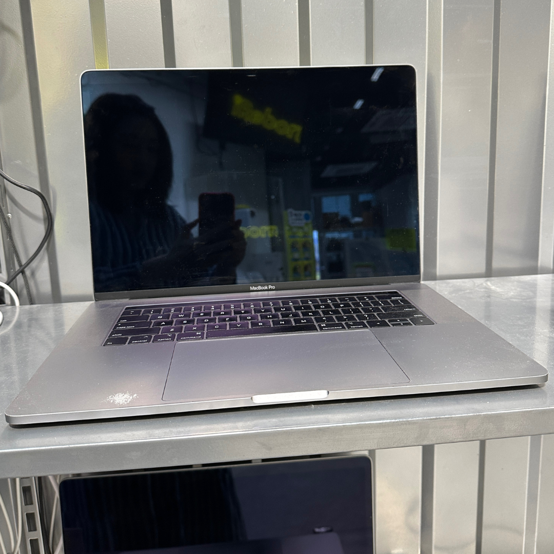 (ISWA400023) 中古MacBookPro/2019/i9-2.4GHz/32GB/512GB/560X