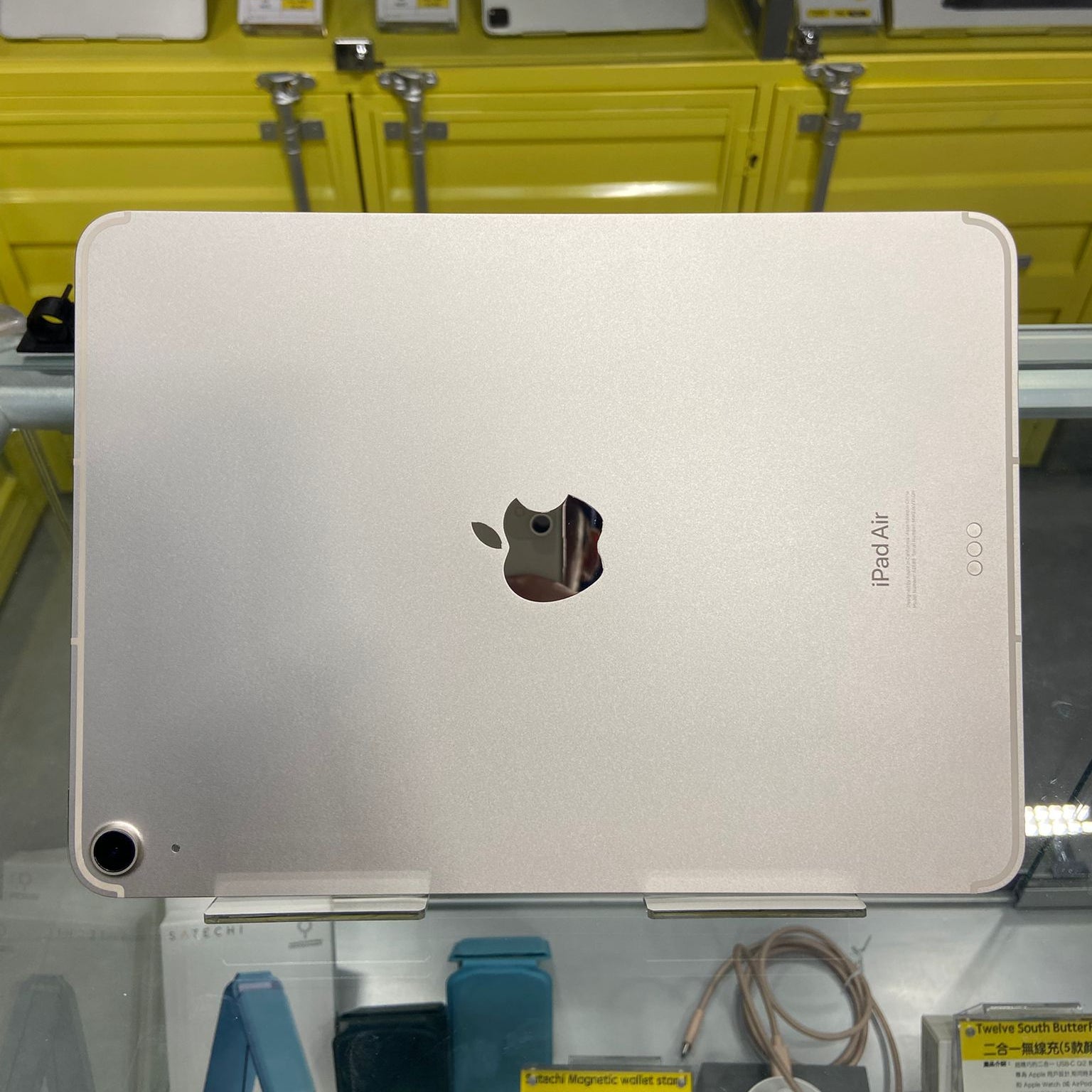 中古Apple iPad Air 5 Wi-Fi+Cellular