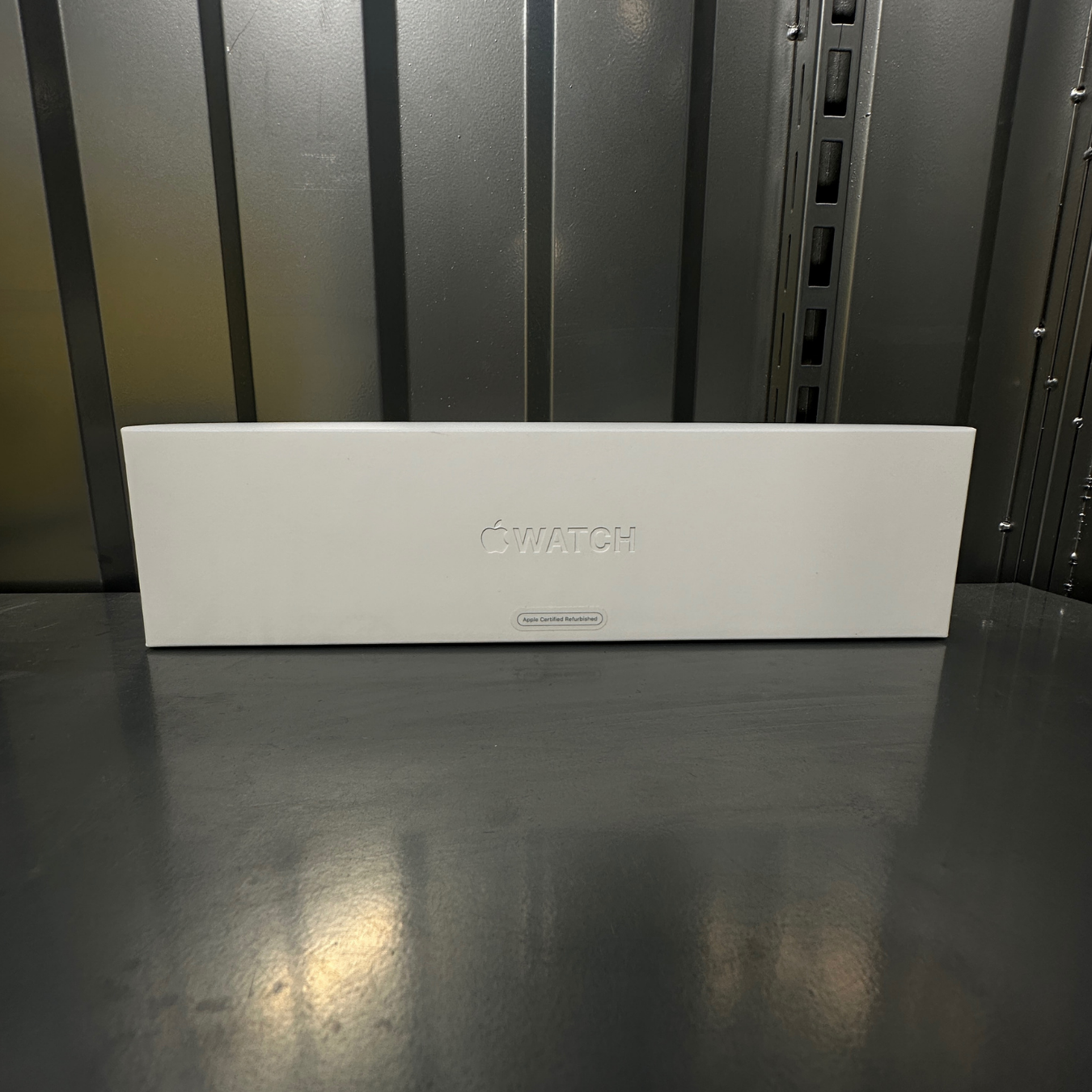 Apple Watch Series 8 (GPS) 鋁金屬錶殼配運動錶帶 (午夜暗色)