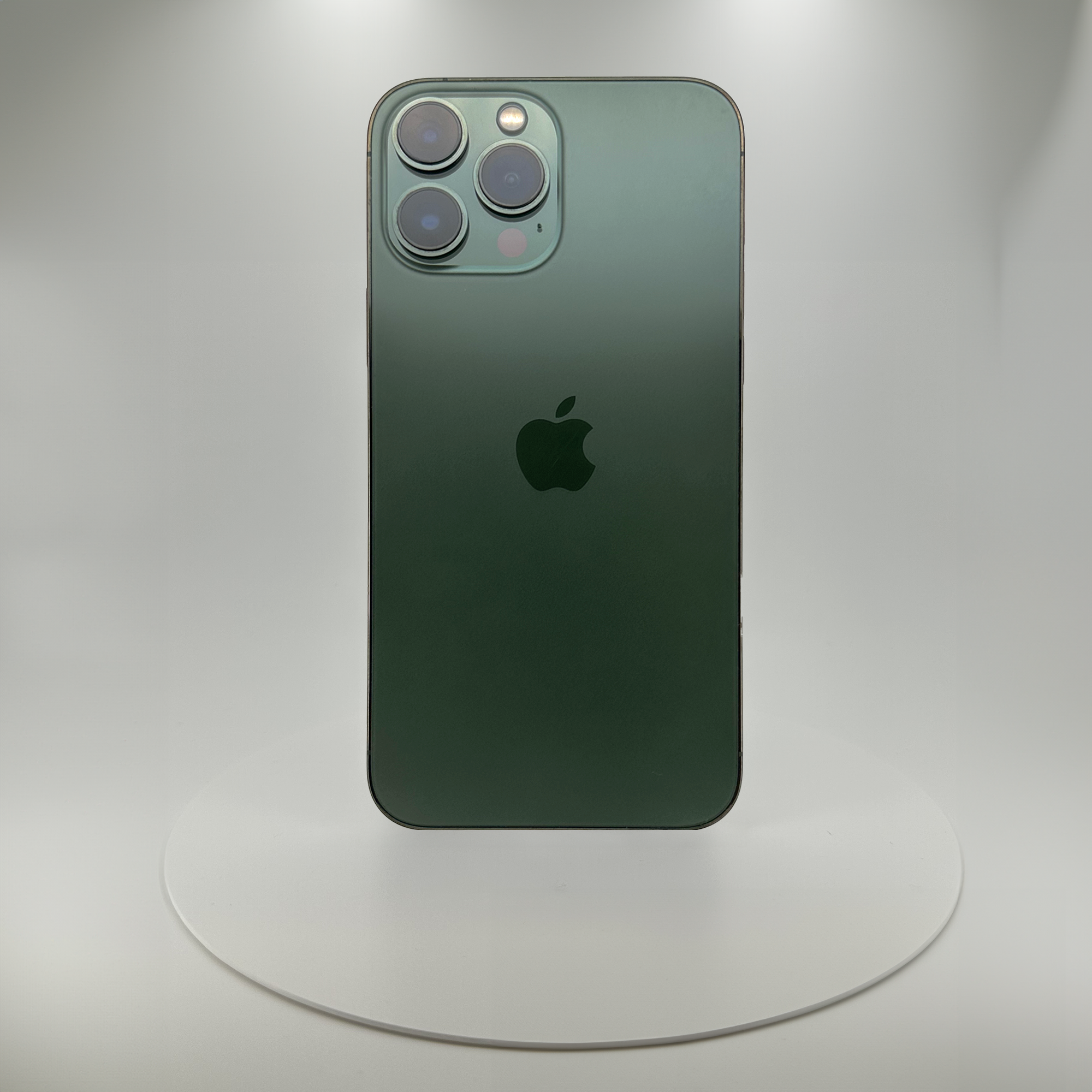 (中古手機) iPhone 13 Pro Max 256GB 松嶺綠色，iReborn香港精選中古iPhone平台，提供iPhone 8至14 Pro Max多款型號，價格由$899起，支持免費預留及到店驗貨服務，享受安全購物體驗